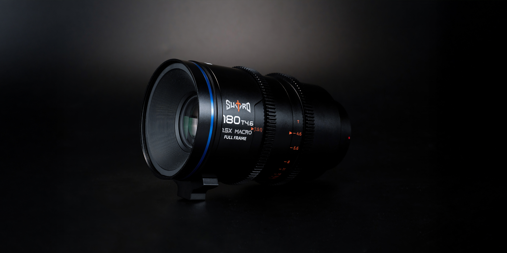 Obiektyw Laowa Sword 180 mm T4,6 1,5x Macro Cine do Arri PL zdjęcie produktowe na czarnym tle